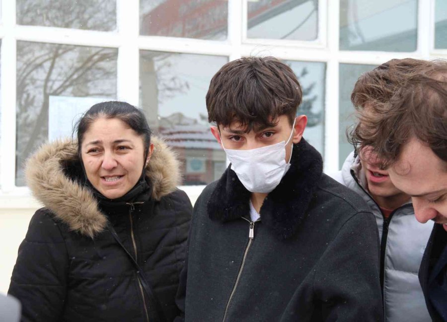 İkinci Kadir Şeker Davasında Mahkeme Eşini Ve Kızını Bıçaklayan Sanığın Akıl Sağlığının Araştırılmasını İstedi