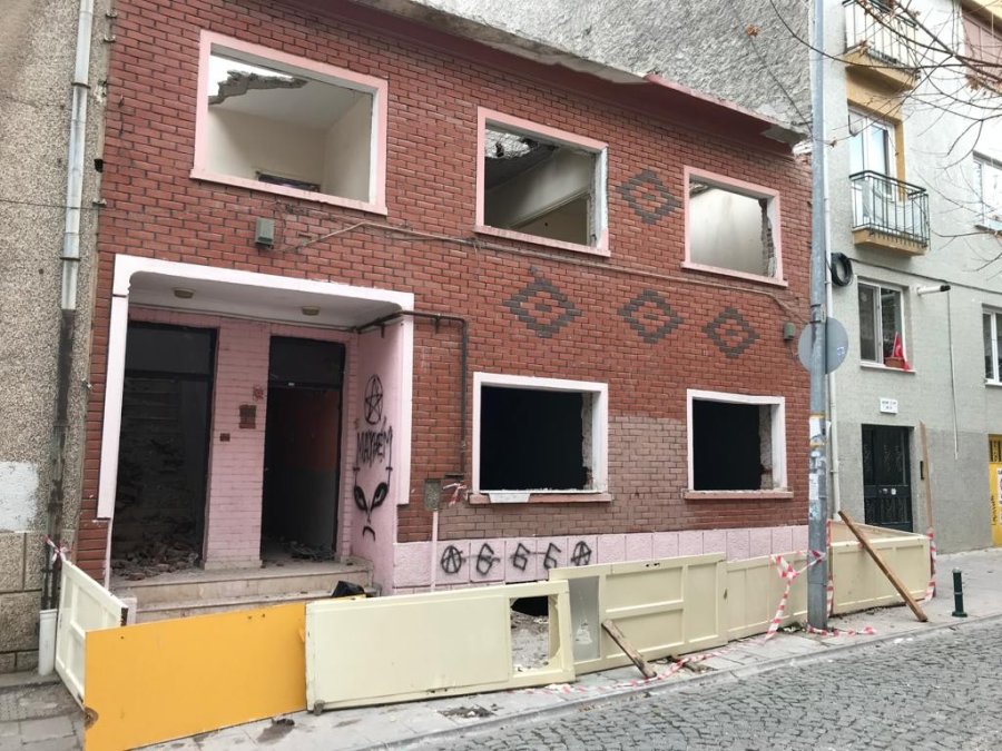 İnşaatlarda Göz Ardı Edilen Önlemler Vatandaşların Hayatlarıyla Oynuyor