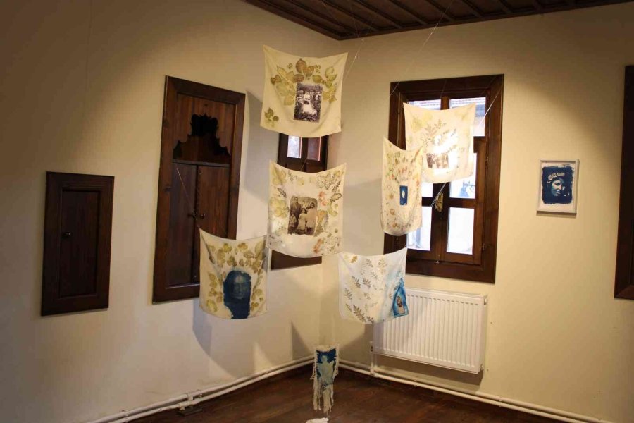 Annesinin Erken Yaştaki Evliliği Sanatçıya İlham Verdi