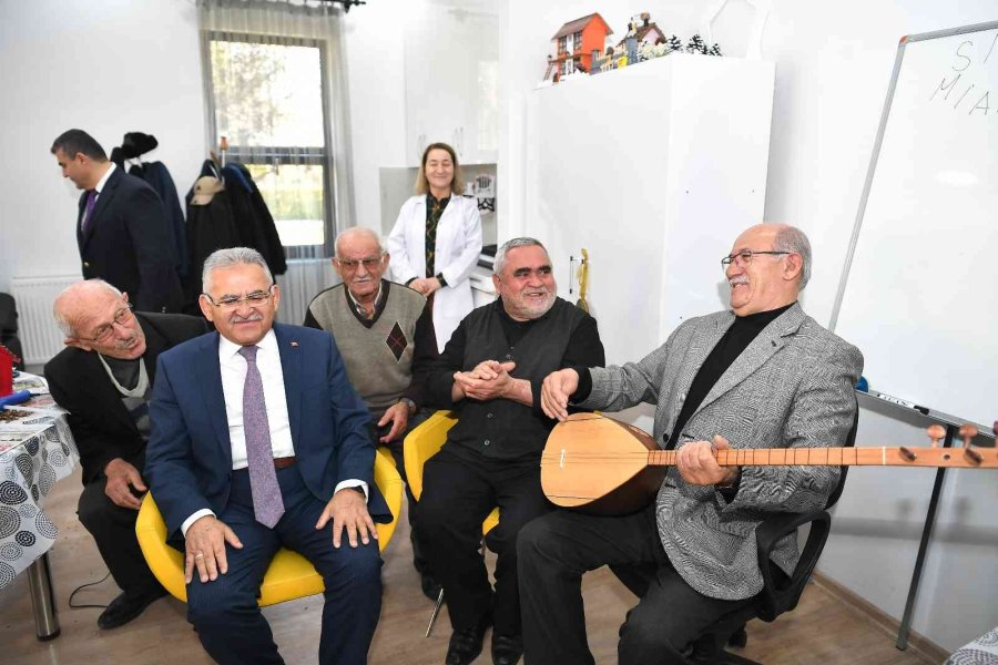 Başkan Büyükkılıç ’ulu Çınarları’ Ziyaret Etti