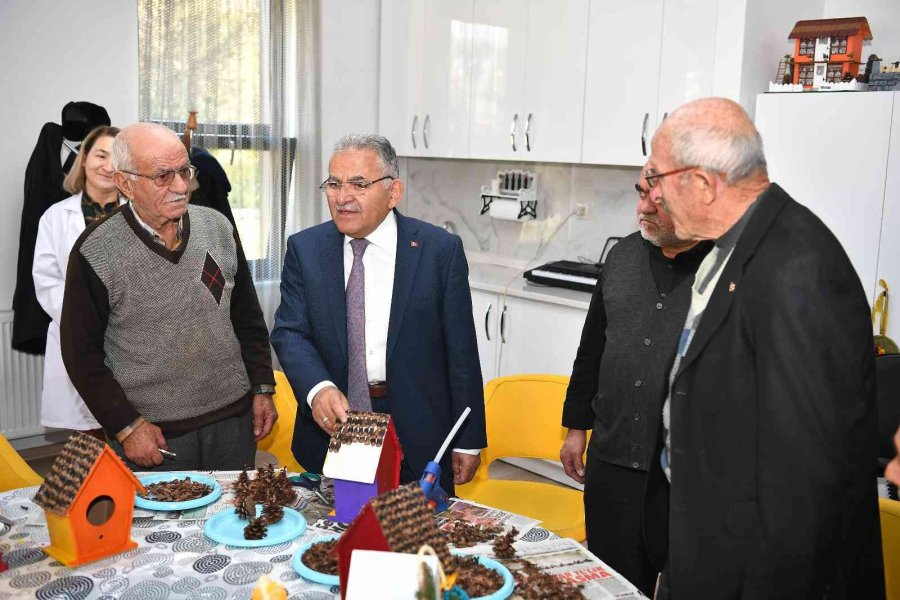 Başkan Büyükkılıç ’ulu Çınarları’ Ziyaret Etti