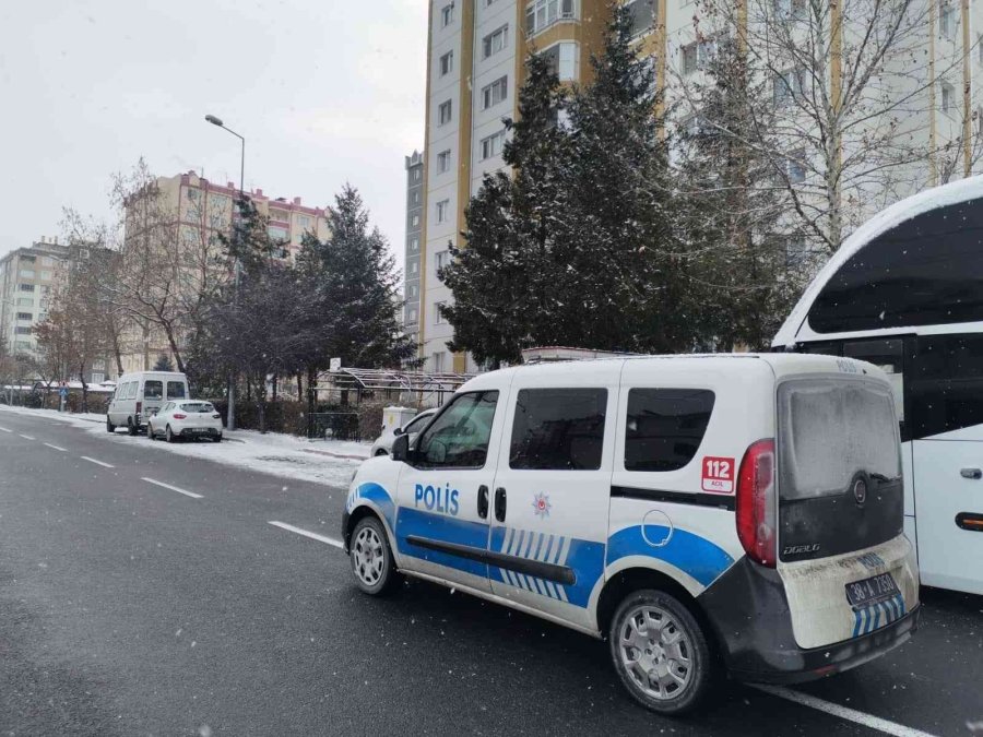 Boşanma Aşamasındaki Eşini 18 Yerinden Bıçaklayan Sanığa 13 Yıl 4 Ay Hapis Cezası