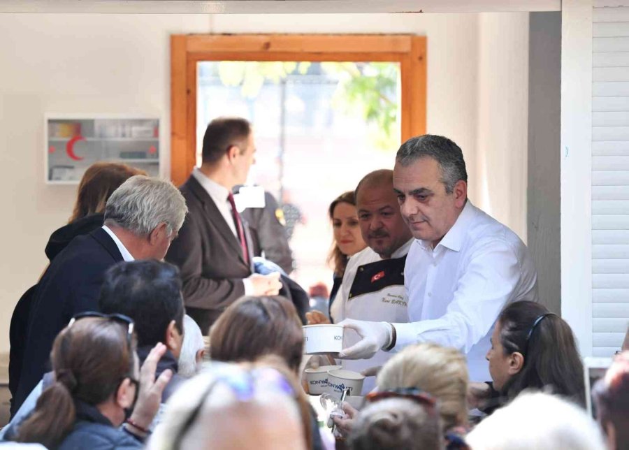 Başkan Esen Vatandaşlara Fasulye İkram Etti