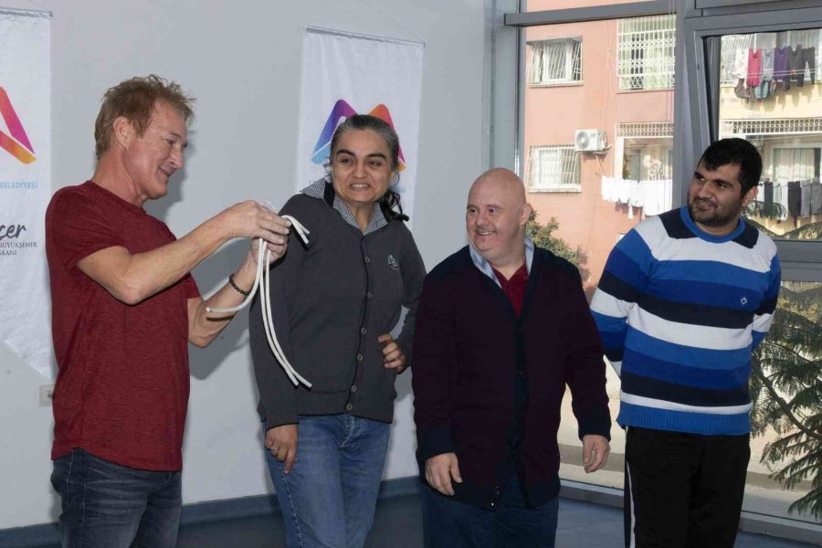 Mersin’de Özel Gereksinimli Bireyler Magic Terapi İle Eğlendi