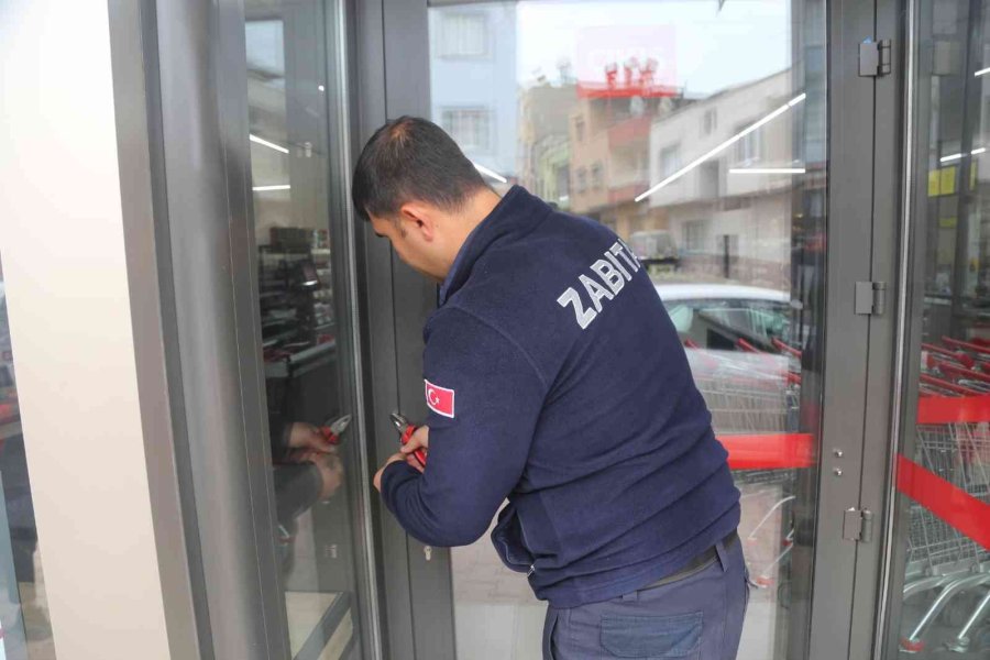 Mersin’de Uygun Şartları Taşımayan Zincir Market Mühürlendi