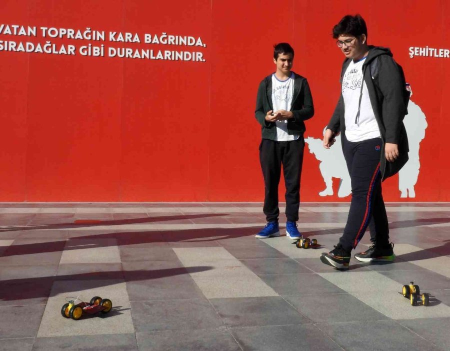 Bilim Merkezi’nden Solar Enerjili Oyuncak Araba Tasarımı