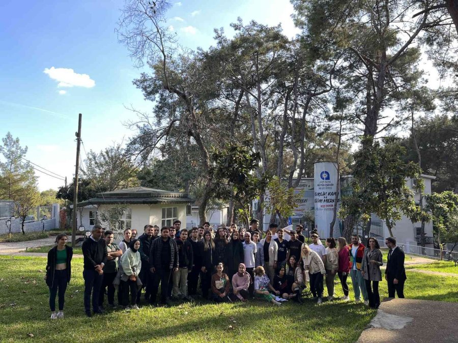 Gençlik Merkezine Son Dokunuşları Gençler Yaptı