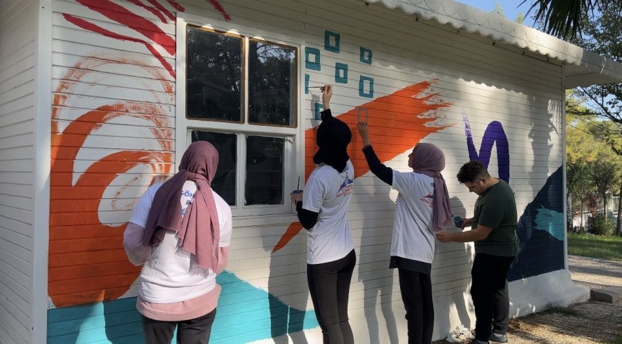 Gençlik Merkezine Son Dokunuşları Gençler Yaptı