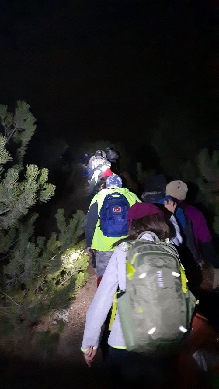 12 Kilometrelik Gece Yürüyüşü Şehir Stresinden Uzaklaştırdı