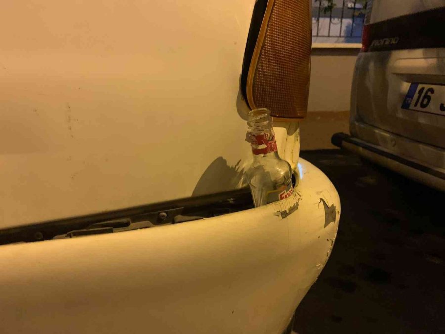 Bu Şişenin Tamponun Arasında Ne İşi Var