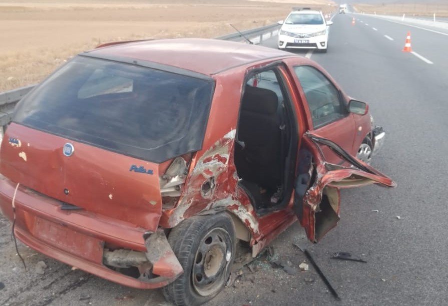 Karaman’da İki Otomobil Çarpıştı: 7 Yaralı