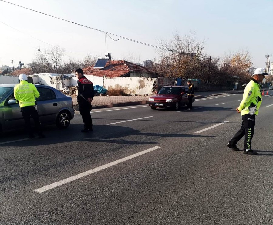 Oto Hırsızlığını Önlemek İçin Denetimler Aralıksız Sürüyor