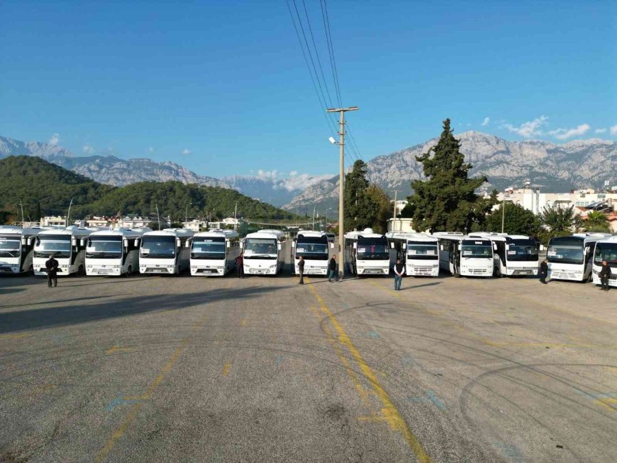 Kemer Belediyesi Bin 317 Öğrenciyi Ücretsiz Taşıyor