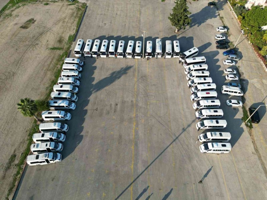 Kemer Belediyesi Bin 317 Öğrenciyi Ücretsiz Taşıyor