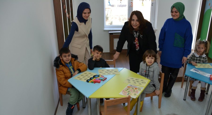 Anneleri İle Aynı Çatı Altında Eğitim Alıyorlar