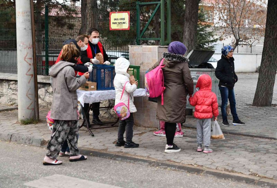 Çocukların Beslenmesi Tepebaşı’ndan
