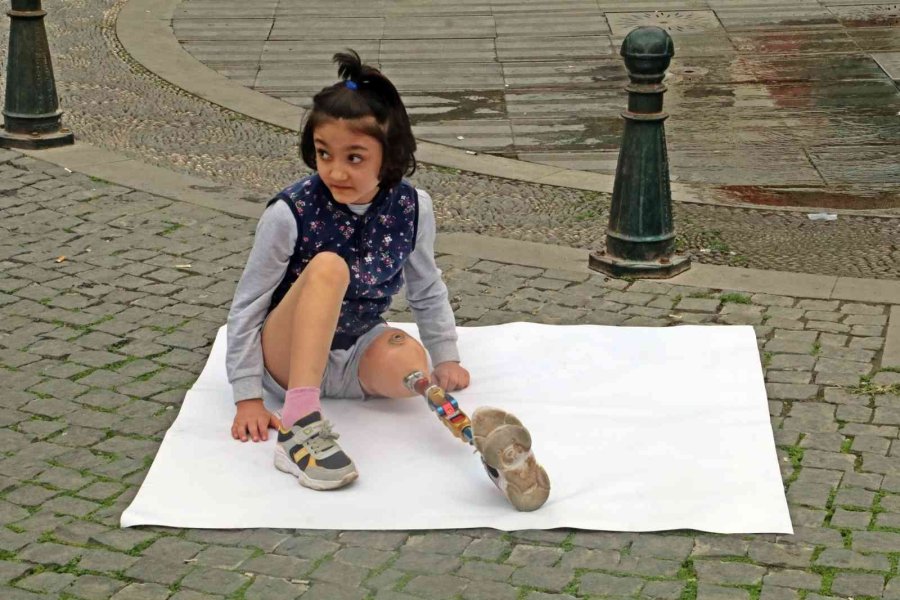 Antalya’da Babadan İlginç Eylem