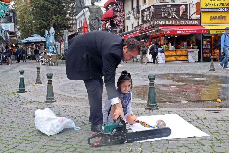 Antalya’da Babadan İlginç Eylem