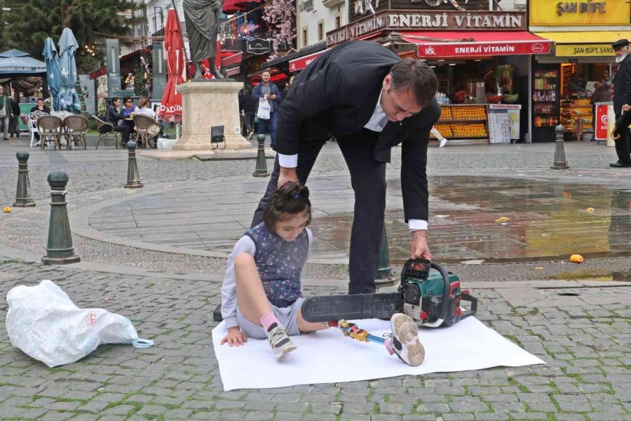 Antalya’da Babadan İlginç Eylem