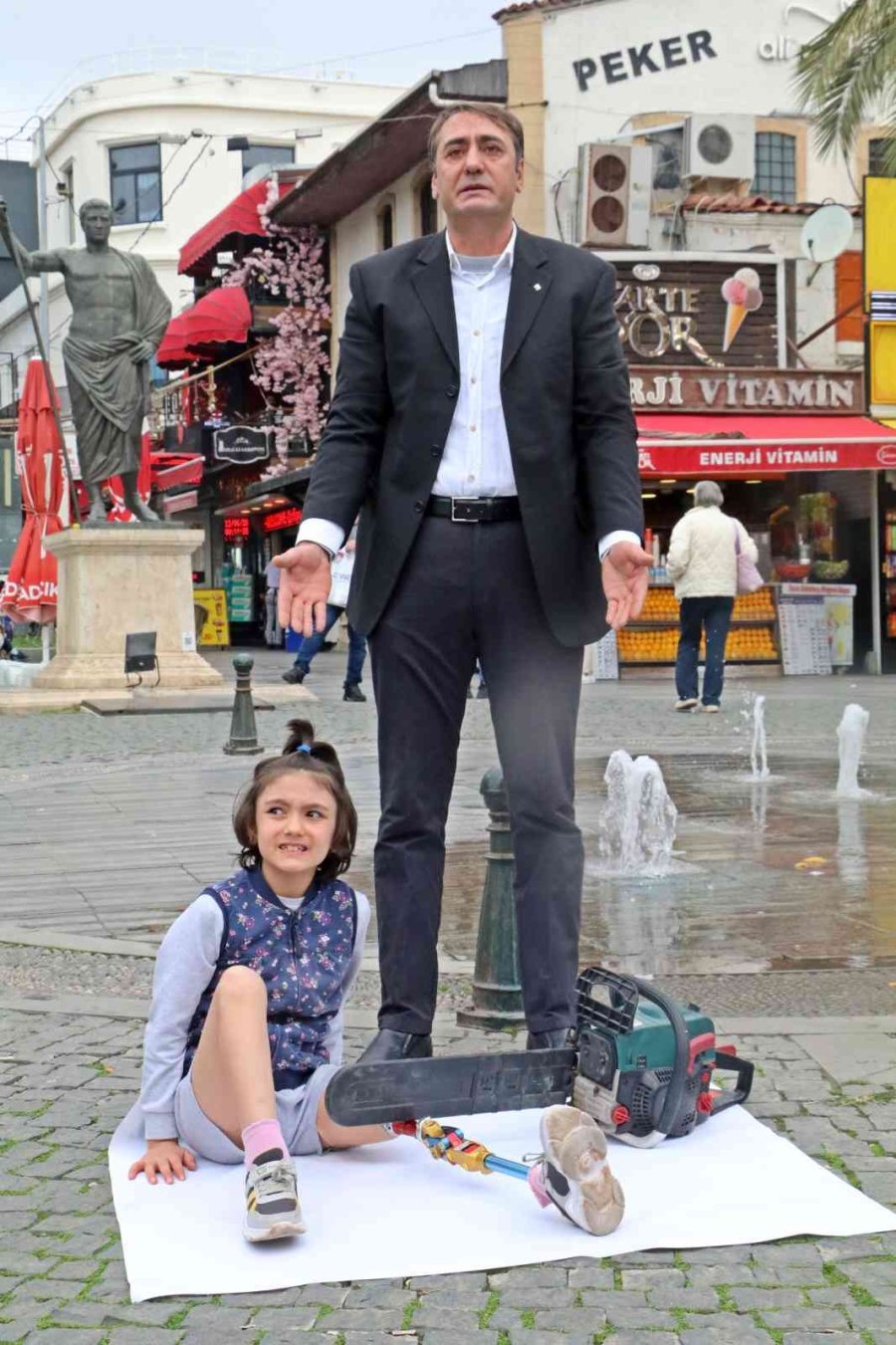 Antalya’da Babadan İlginç Eylem