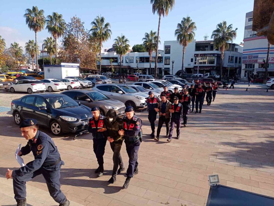 Gaziapaşa’da Jandarmadan 11 Farklı Adrese Eş Zamanlı Uyuşturucu Operasyonu