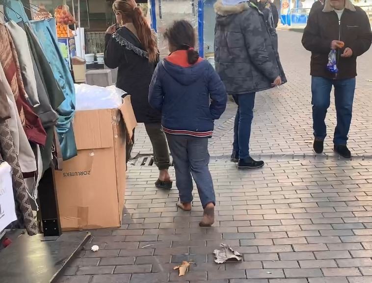 Eskişehir’de Dilenen Çocukların Yalın Ayak Oyunu