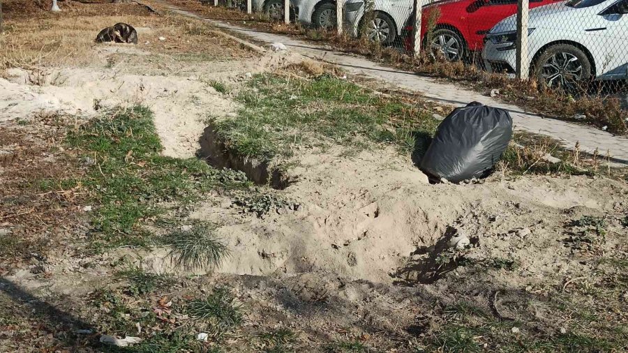 Odunpazarı’nda 1 Metrelik Bu Çukurlar Kapatılmayı Beliyor