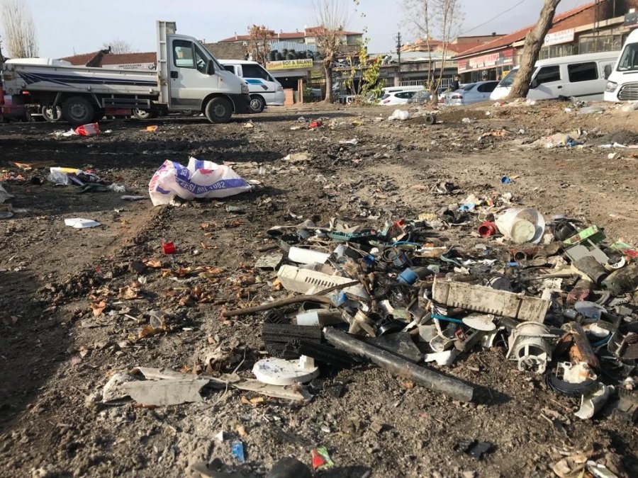 Sanayi Esnafı Atılan Çöplere Çare Bekliyor