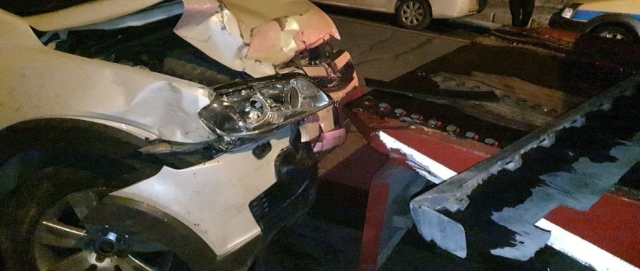 Park Halindeki Araca Çarpıp Takla Attırdı