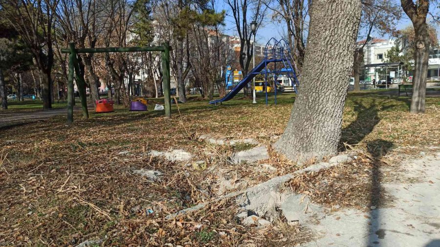 Odunpazarı’nda 1 Metrelik Bu Çukurlar Kapatılmayı Beliyor