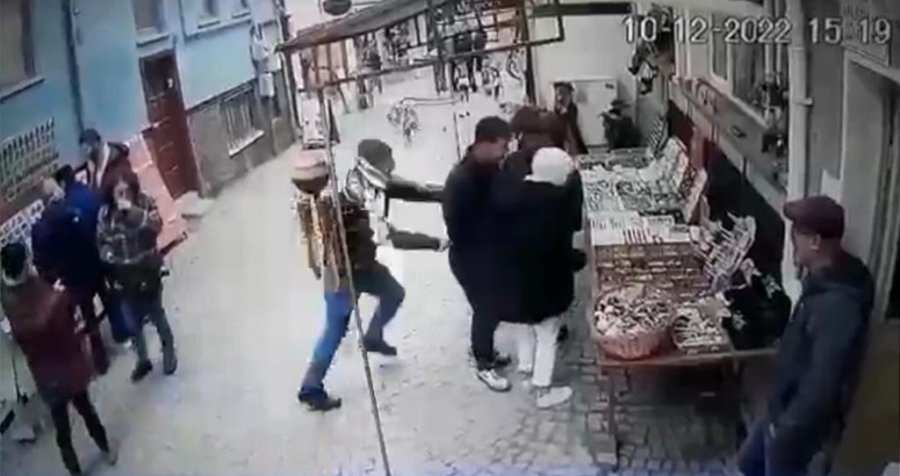 Eskişehir’e Gezmeye Gelen Genç Bıçaklı Saldırıya Uğradı