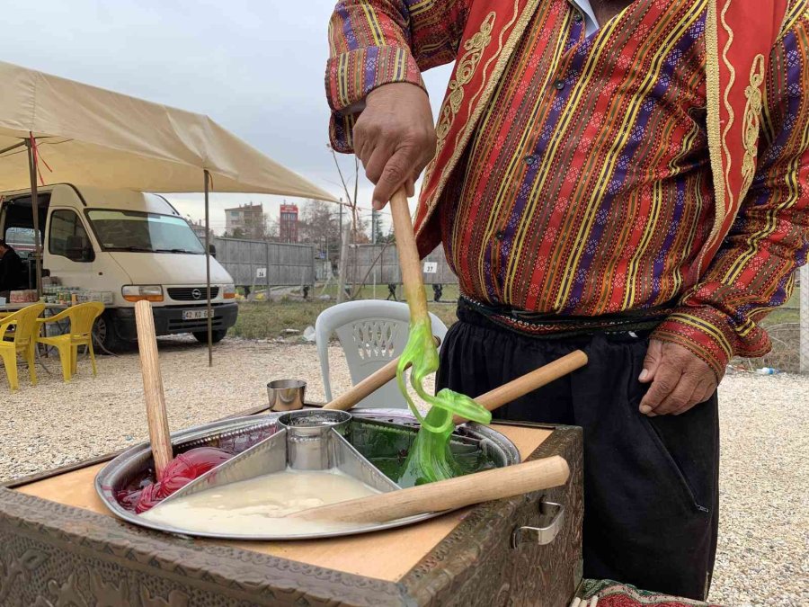 Yüzlerce Antikanın Arasında Tarihi Lezzet De İlgi Görüyor