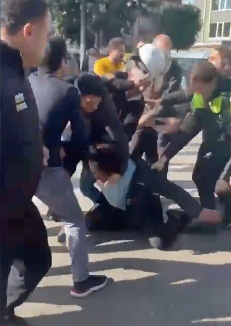 Kapı Anahtarıyla 3 Polisi Ve Bir Vatandaşı Yaralayan Motokurye Tutuklandı