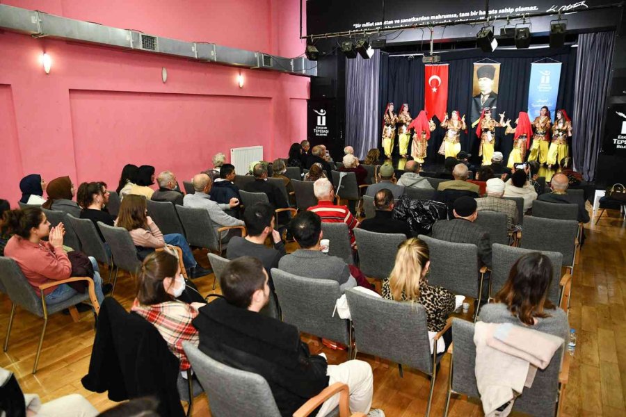 Gençler Ve Yaşlılar Birlikte Sosyalleşti