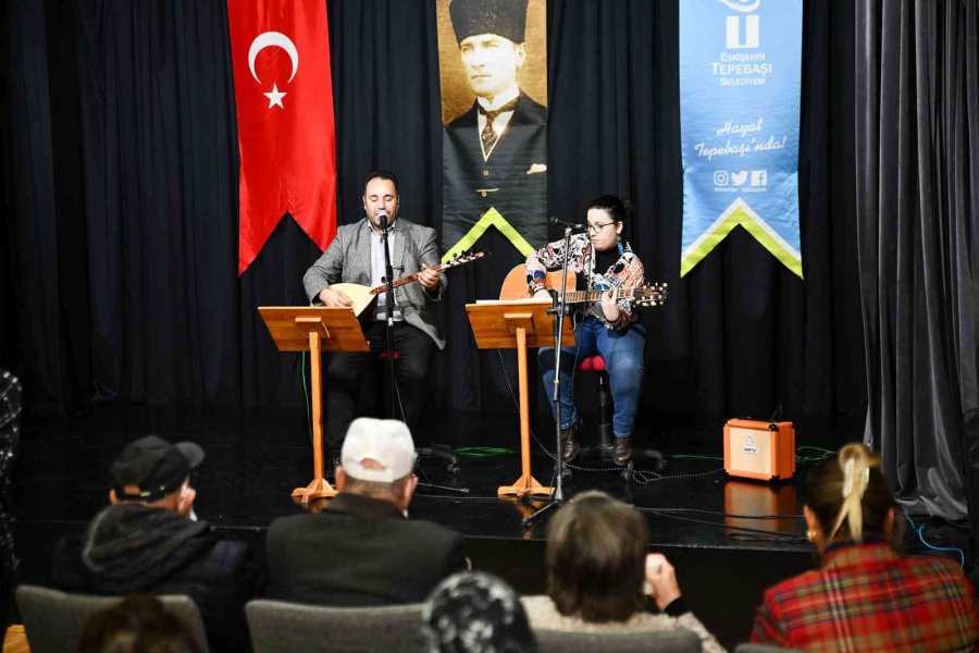 Gençler Ve Yaşlılar Birlikte Sosyalleşti