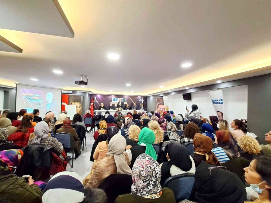 Ak Parti Eskişehir’de ‘siyaset Akademisi Kadın’ Programı Gerçekleştirildi