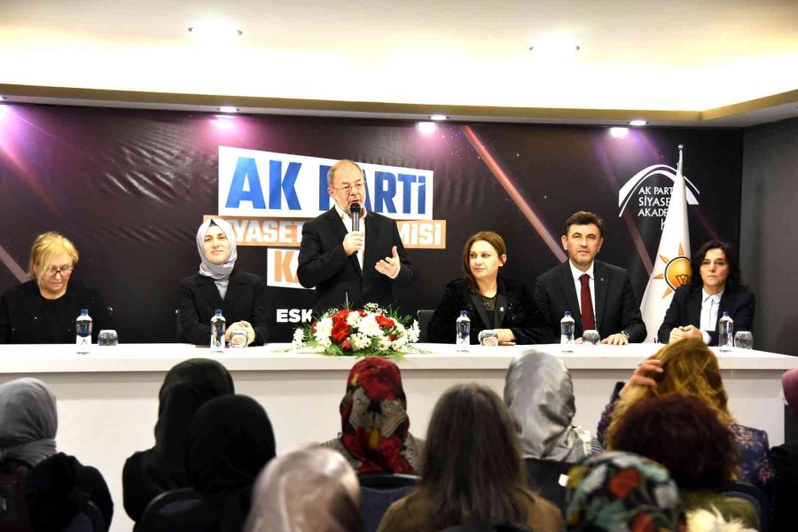 Ak Parti Eskişehir’de ‘siyaset Akademisi Kadın’ Programı Gerçekleştirildi