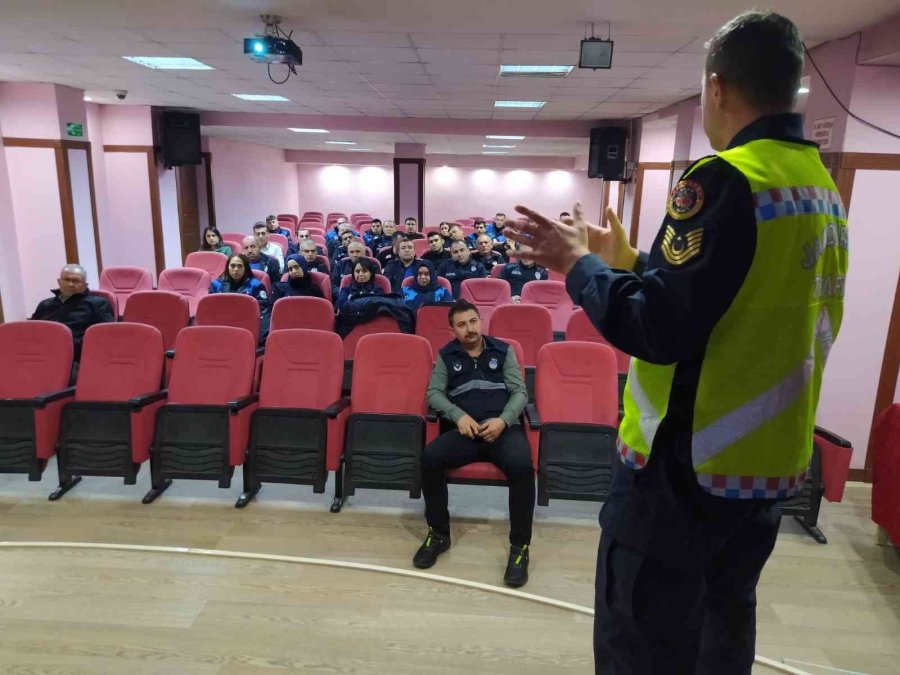 Aksaray’da Trafik Jandarmasından Zabıtaya Trafik Güvenliği Eğitimi