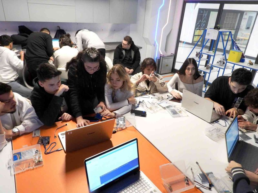 Bilim Merkezi’nden Kodlama Eğitimi