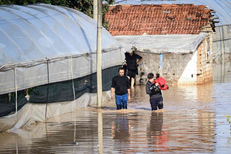 Kumluca’da Sel Felaketi Vatandaşı Evsiz Ve Serasız Bıraktı