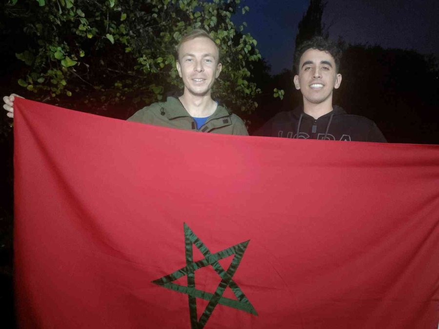 Faslı Öğrenciden Su Altında Tur Kutlaması