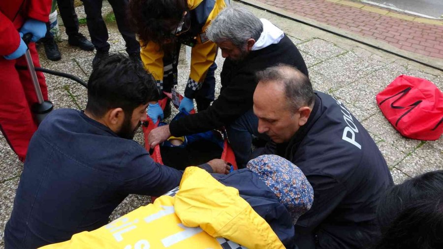 Antalya’da Balkondan Düşen Kadın Ağır Yaralandı
