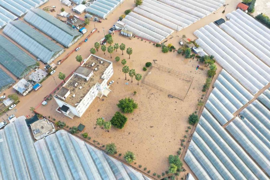 Kumluca Güne Felaketle Uyandı