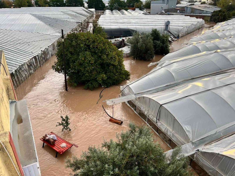 Kumluca Güne Felaketle Uyandı