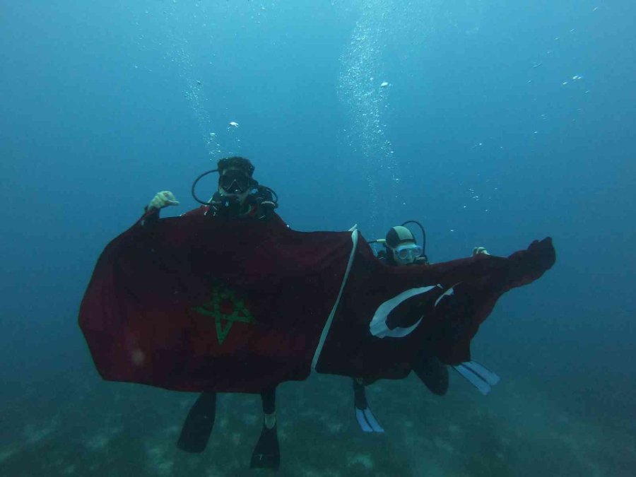 Faslı Öğrenciden Su Altında Tur Kutlaması