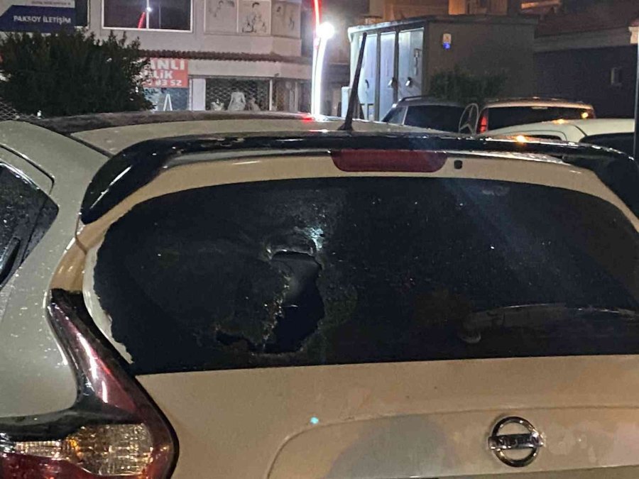 Antalya’da Gece Yarısı Otoparkta İki Grup Arasında Silahlı Çatışma: 5 Yaralı