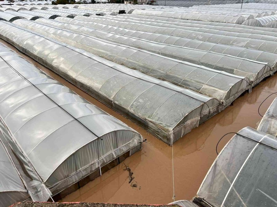 Kumluca Güne Felaketle Uyandı