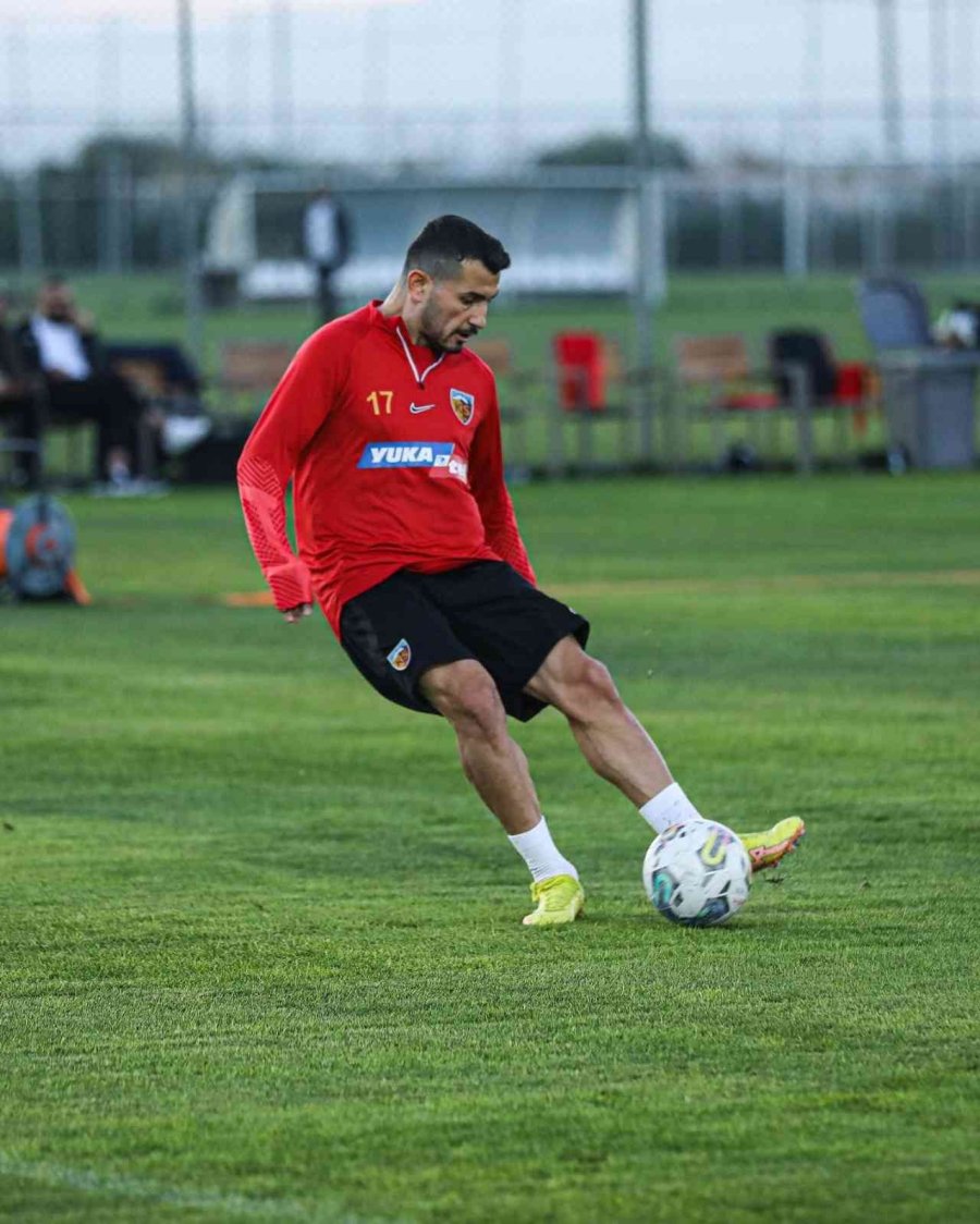 Kayserispor’da Onur Bulut Ve Emrah Başsan’ın Sözleşmeleri Uzatılıyor