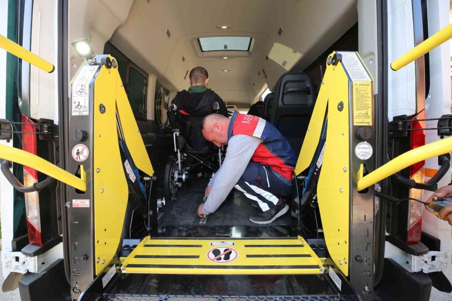 Meram’da Engelli Nakil Aracı Hizmette