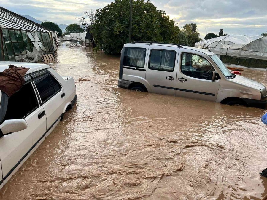 Kumluca Güne Felaketle Uyandı